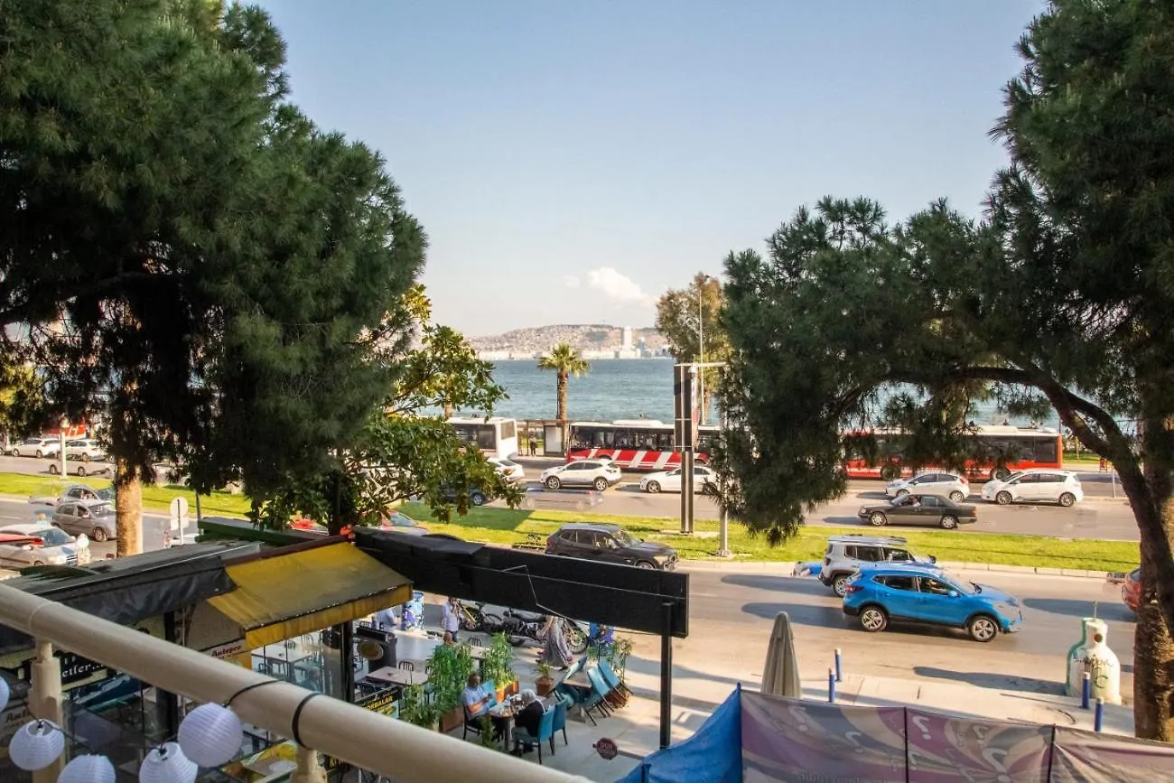 Balcony & Sea View Flat In Karsiyaka Apartment Izmir